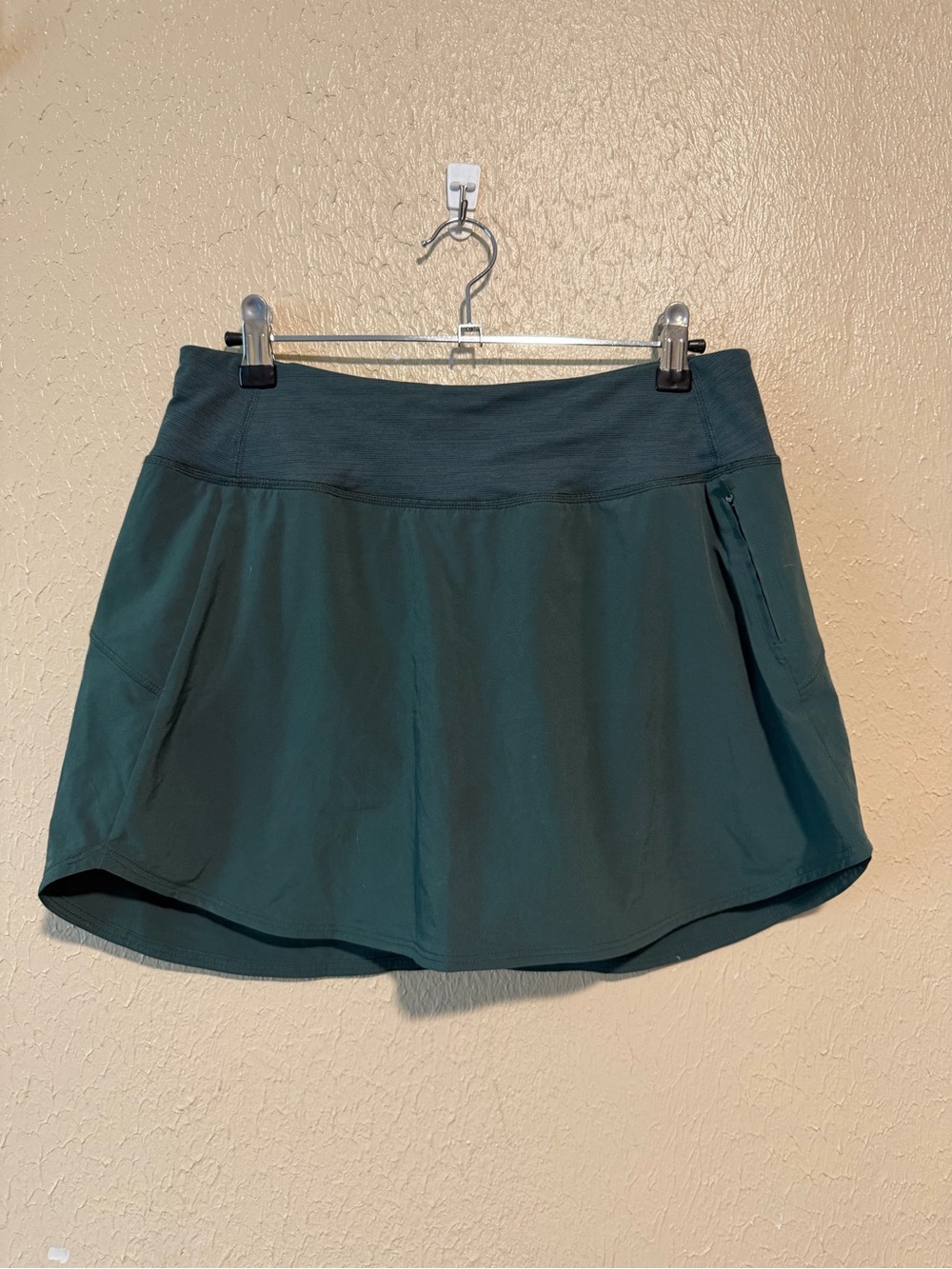 Outdoor Voices Hudson Skort in Evergreen Size Medium Skirt Shorts